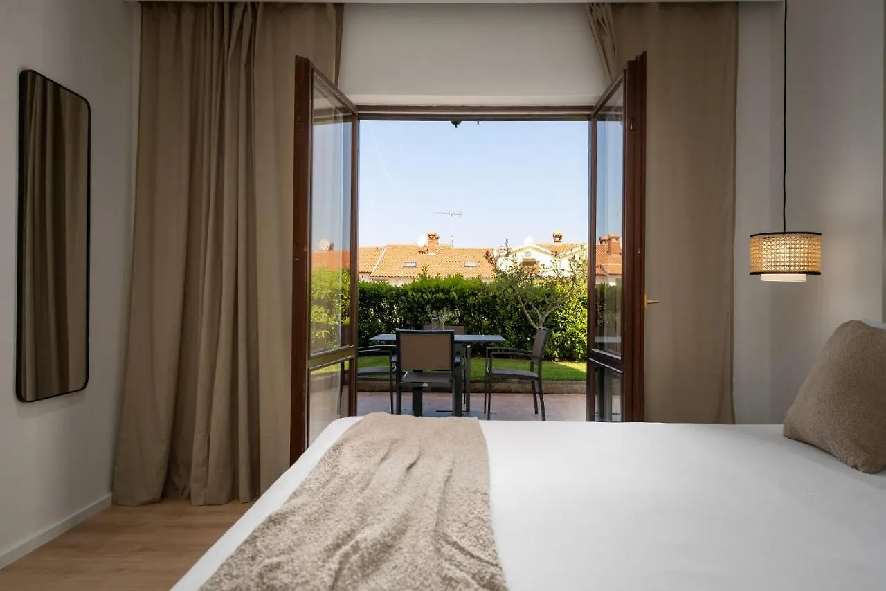 Upper Sea View Apartments Vrsar Croatia
