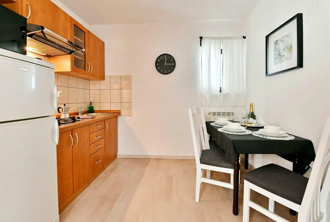 Upper Sea View Apartments Vrsar 0*,