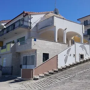 apartment-karmen-trogir.hotels-in-trogir.com/