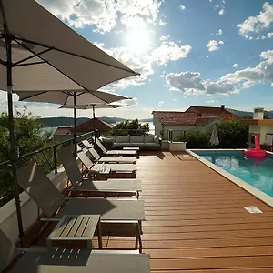 apartments-gazebo.hotels-in-trogir.com/