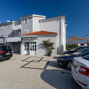 apartments-crnekovic-tomislava.primorje-gorskikotar.com/